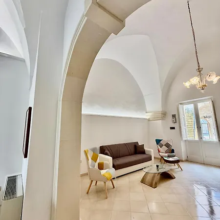 Palazzo Storico Riccardi Rollo סן צ'זריו די לצ'ה